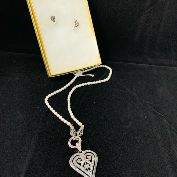 Sliver pearl 18 necklace with earrings - Picture 4 of 4